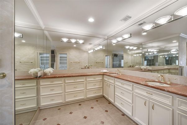 Bathroom, Dual Sink Vanities, Interior, Recessed Lighting