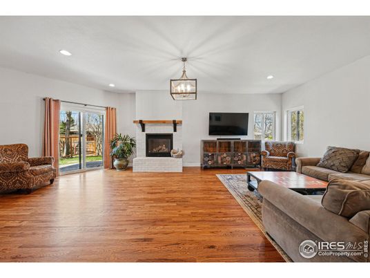 Fireplace, Interior, Living room, Pendant Lights, Recessed Lighting, Wood Texture Flooring