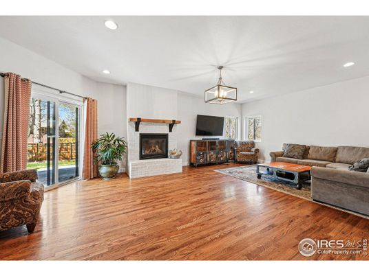 Fireplace, Interior, Living room, Pendant Lights, Recessed Lighting, Wood Texture Flooring