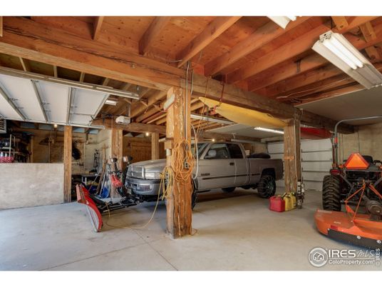 Garage, Interior, Wooden Beams