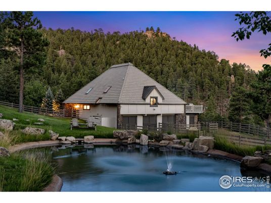 Exterior, Lake