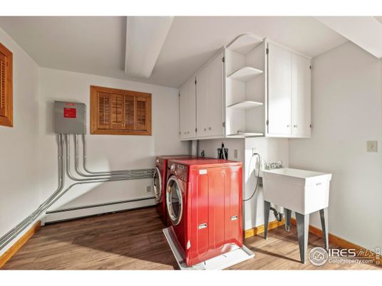 Interior, Washer, Wood Texture Flooring