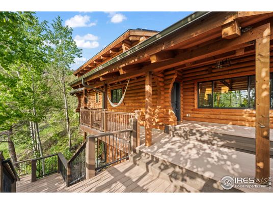 Exterior, Facade, Log Home