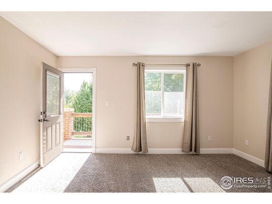 Empty room, Interior