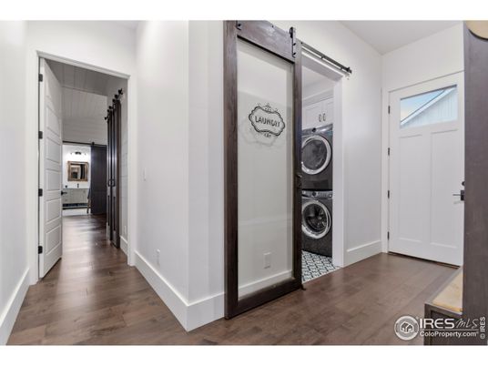 Interior, Utility Closets, Washer, Wood Texture Flooring
