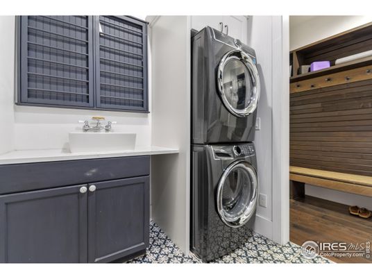 Interior, Washer, Wood Texture Flooring