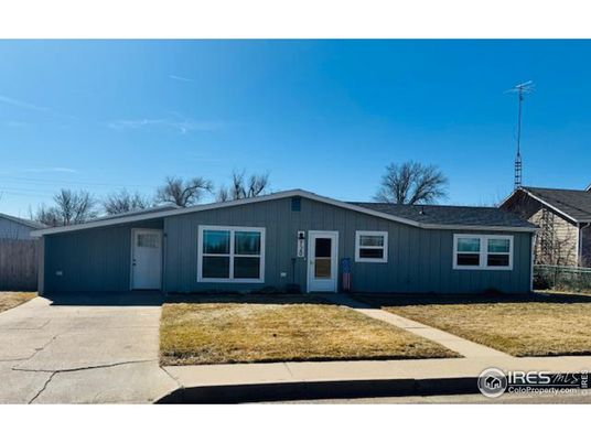 Exterior, Facade, Ranch