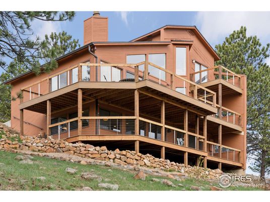 Exterior, Facade, Log Home