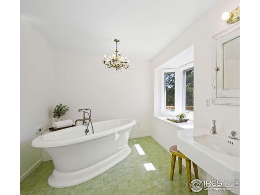 Bathroom, Chandelier, Free Standing Baths, Interior