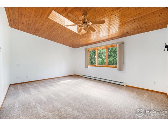 Empty room, Interior, Wooden Ceilings