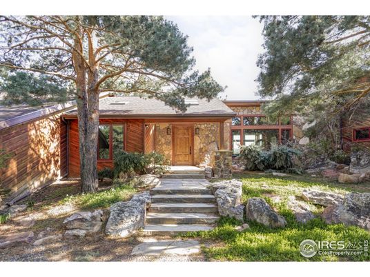 Exterior, Facade, Log Home