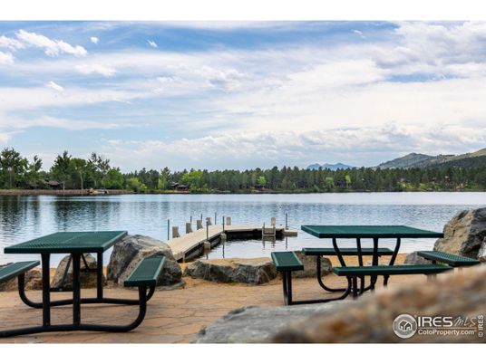 Exterior, Lake