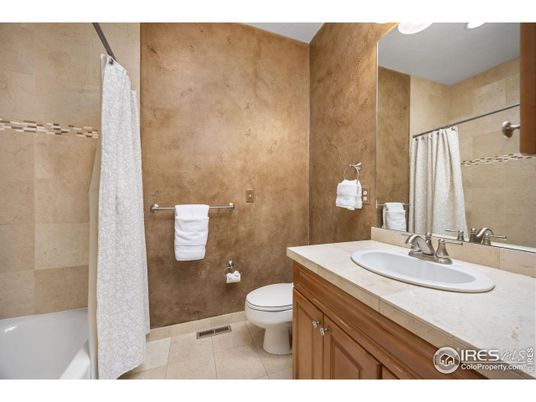Bathroom, Interior, Tile Countertops