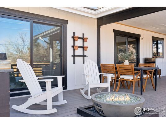 Dining room, Exterior