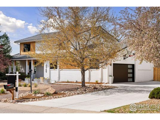 Attached, Exterior, Facade, Modern