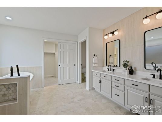 Bathroom, Dual Sink Vanities, Interior, Recessed Lighting