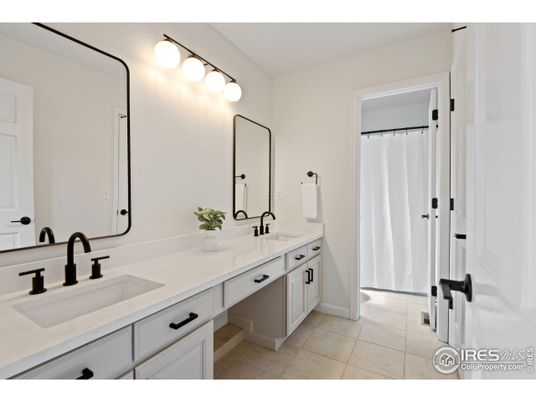 Bathroom, Dual Sink Vanities, Interior