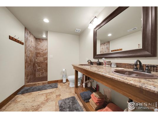 Bathroom, Dual Sink Vanities, Interior, Recessed Lighting