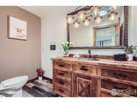 Bathroom, Dual Sink Vanities, Interior