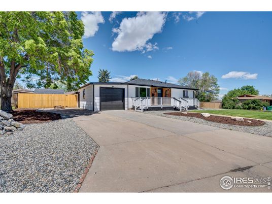 Attached, Exterior, Facade, Ranch