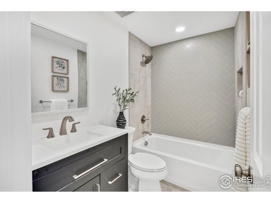 Bathroom, Interior, Recessed Lighting