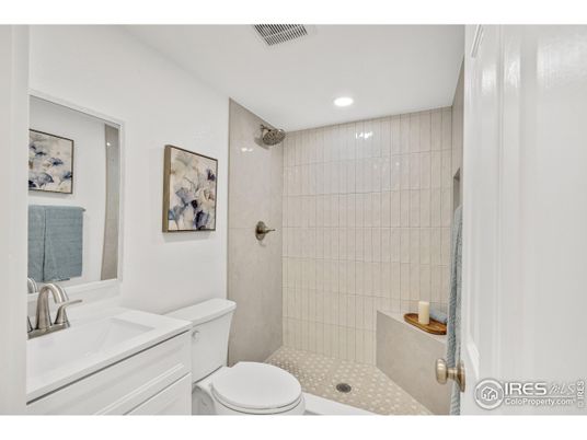 Bathroom, Interior, Recessed Lighting