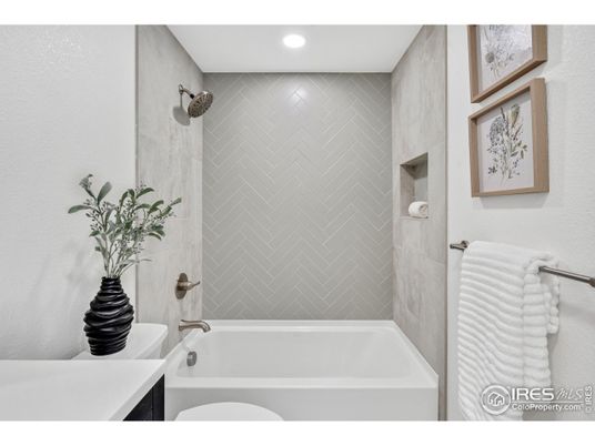 Bathroom, Interior, Recessed Lighting