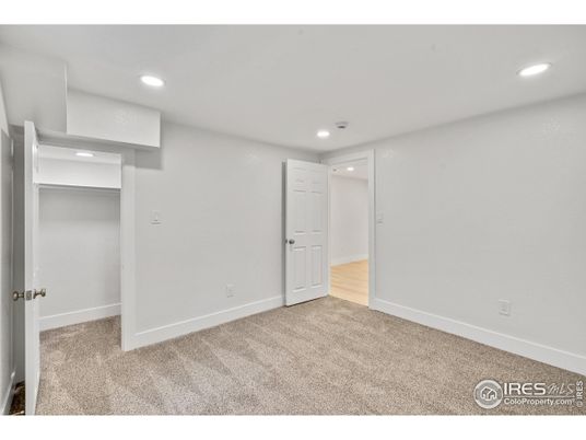 Empty room, Interior, Recessed Lighting