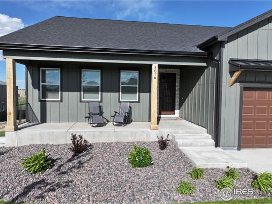 Attached, Exterior, Facade, None