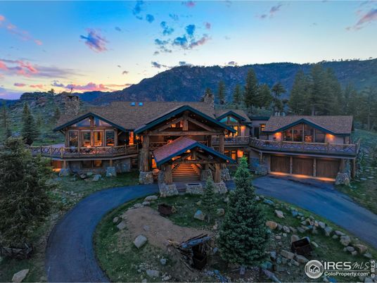 Exterior, Facade, Log Home