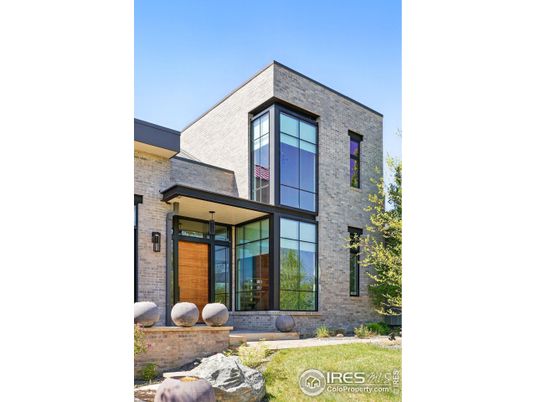 Backyard, Exterior, Facade, Brick Facade, Modern