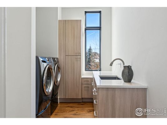 Interior, Washer, Wood Texture Flooring
