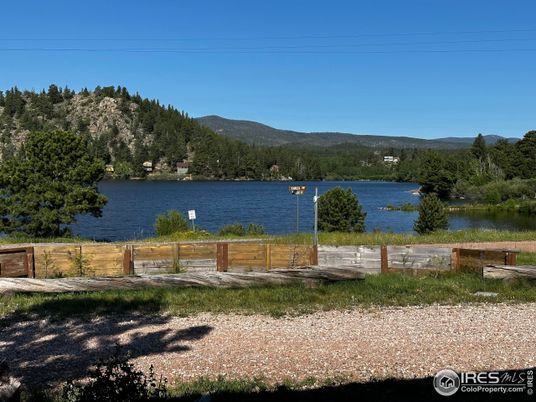 Exterior, Lake