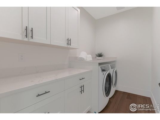Interior, Washer, Wood Texture Flooring
