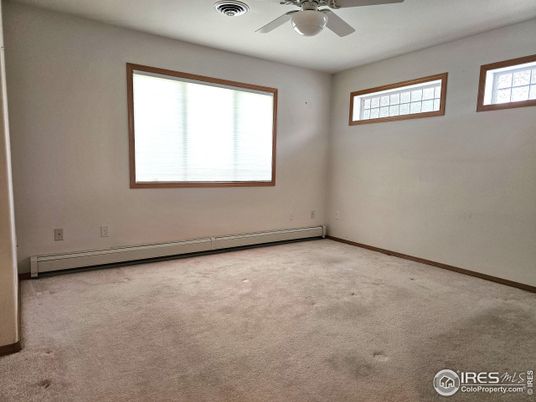 Empty room, Interior