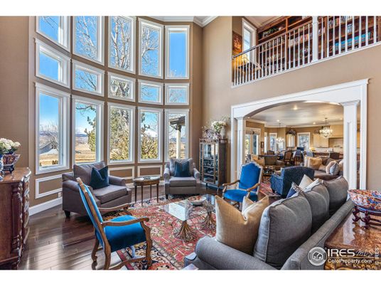 Chandelier, Dining room, Interior, Living room, Recessed Lighting, Wood Texture Flooring