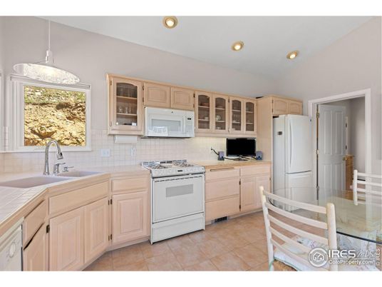 Dining room, Interior, Kitchen, Recessed Lighting, Tile Countertops