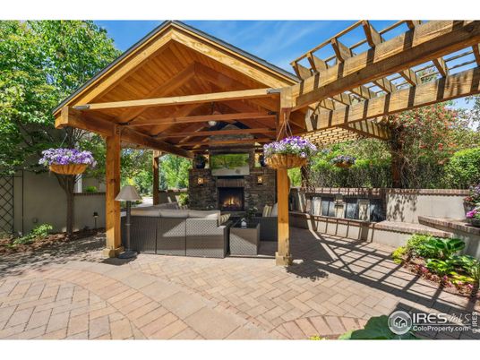 Exterior, Fireplace