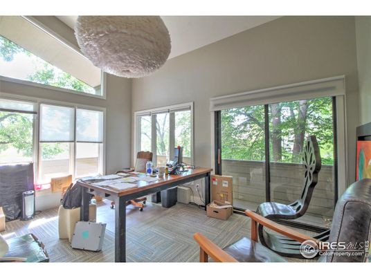 Home Office, Interior