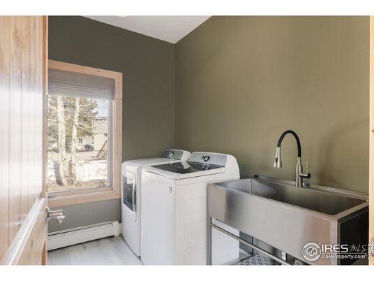 Interior, Washer, Wood Texture Flooring