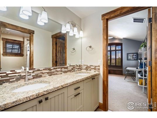 Bathroom, Dual Sink Vanities, Interior