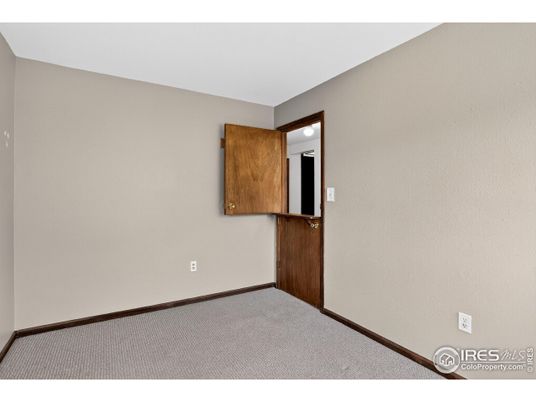 Empty room, Interior