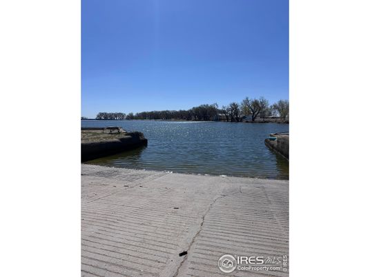 Exterior, Lake