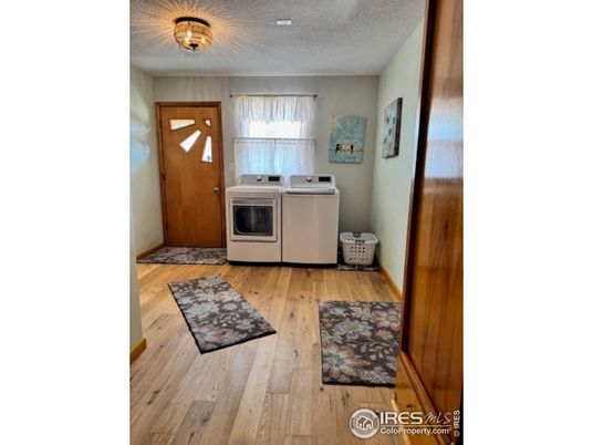 Interior, Washer, Wood Texture Flooring