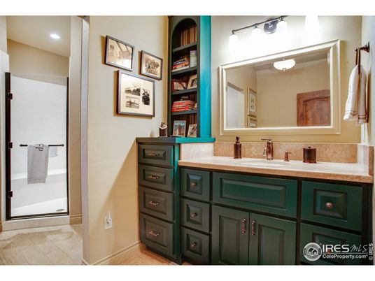 Bathroom, Interior, Recessed Lighting