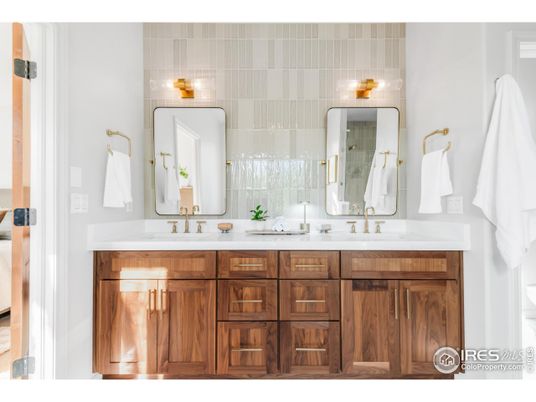 Bathroom, Dual Sink Vanities, Interior