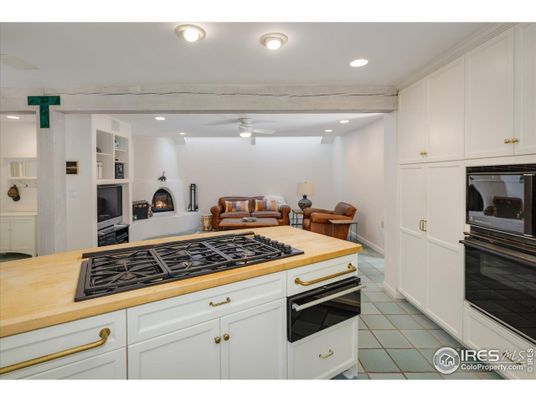 Fireplace, Interior, Kitchen, Recessed Lighting