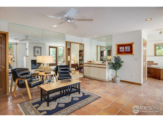 Fireplace, Interior, Kitchen, Recessed Lighting