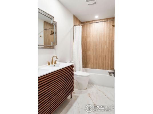 Bathroom, Interior, Marble, Recessed Lighting