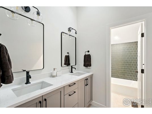 Bathroom, Dual Sink Vanities, Interior